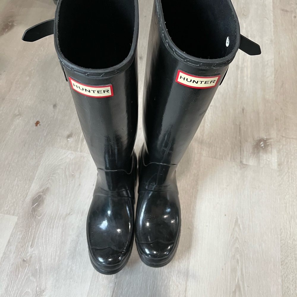 Woman’s hunter rain boots excellent condition
